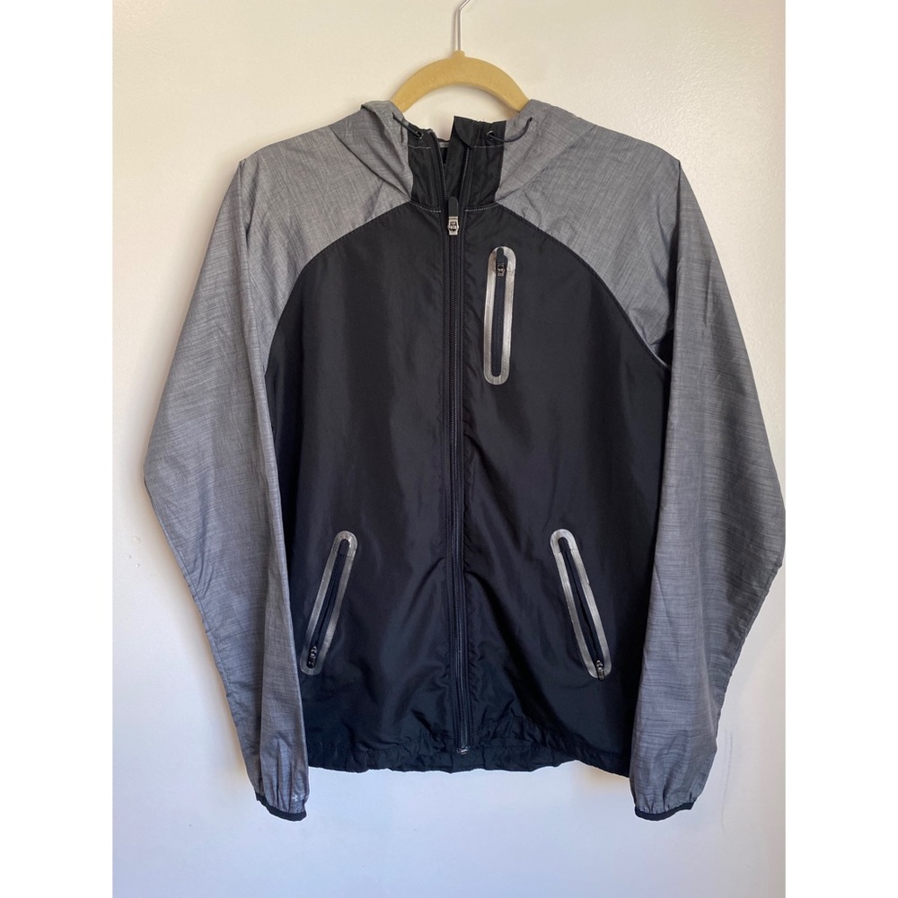 Under Armour Women’s Semi-Fitted Windbreaker / Rain Jacket